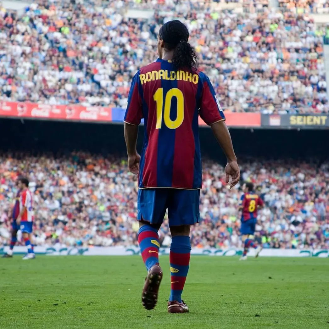 Happy 42nd birthday, Ronaldinho 🇧🇷

🏆 2 LaLiga
🏆 1 Champions League
🏆 1 Serie A
🏆 1 Copa Libertadores
🏆 1 World Cup
🏆 1 Copa America
🏆 1 Confederations Cup

He made so many of us fall in love with football 😍