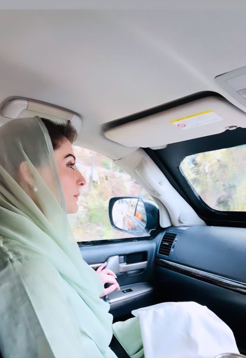 SaniaaAshiq's tweet photo. On her way to Islamabad High court.. https://t.co/tpkQ9UadGu