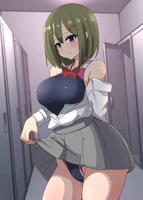 制服の下に水着着る部に入部した子 