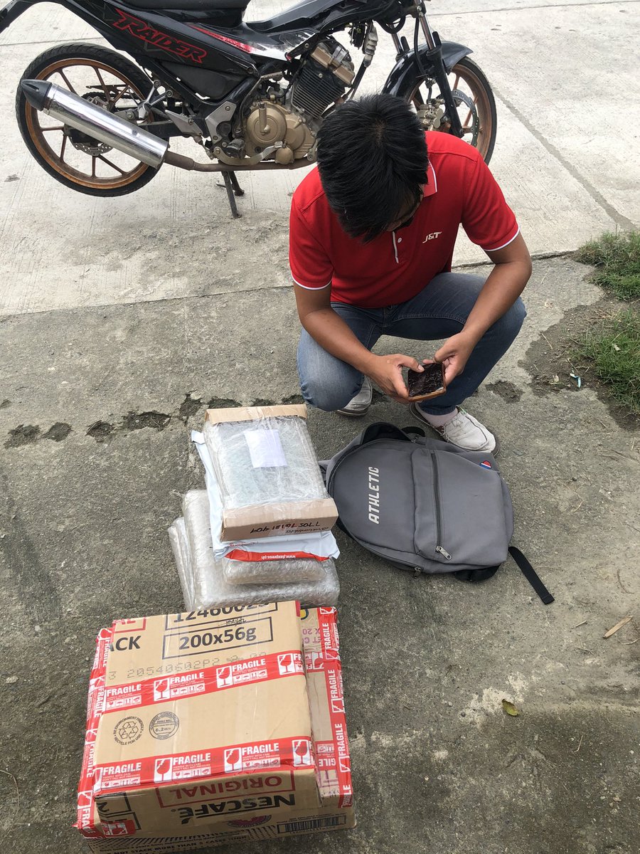 BoosKworld's tweet photo. #BoosUpdates

Parcels were picked up na po! 
3 parcels nalang ang natitira dito sa bahay waiting for check out🤍 https://t.co/9MZanfM8Y8