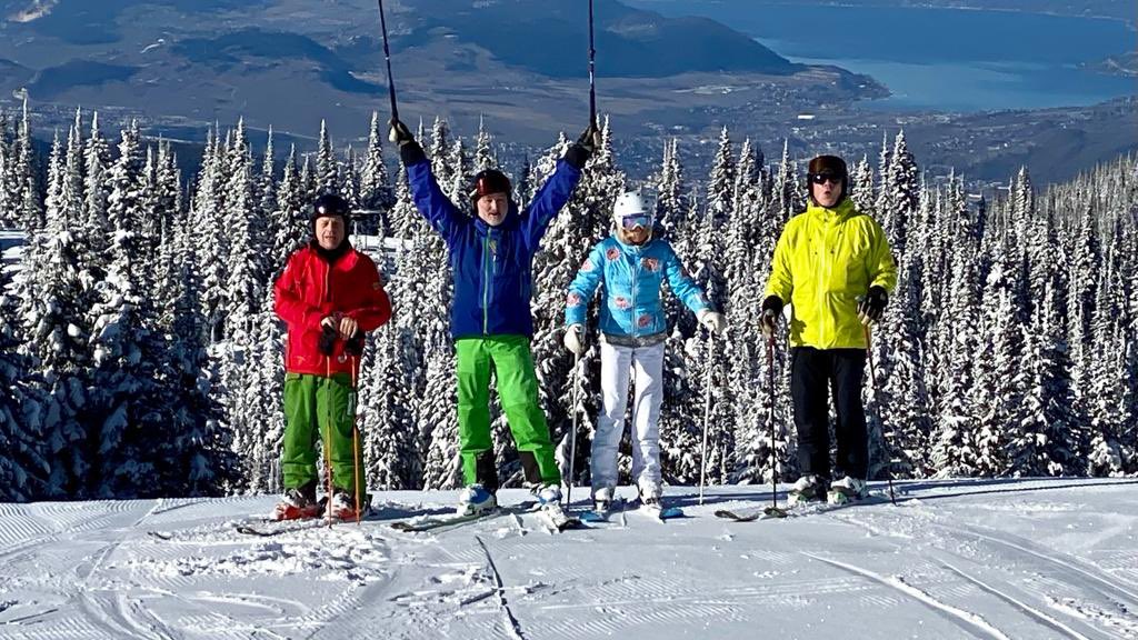 doyoupowderclub's tweet photo. Our Gurus are doing it @SilverStarMR in prep for going north to @LastFrontHeli next week!
⛷🚁
@BergmannEmil  
@powdersnow_24 https://t.co/zeJ35KsbkP