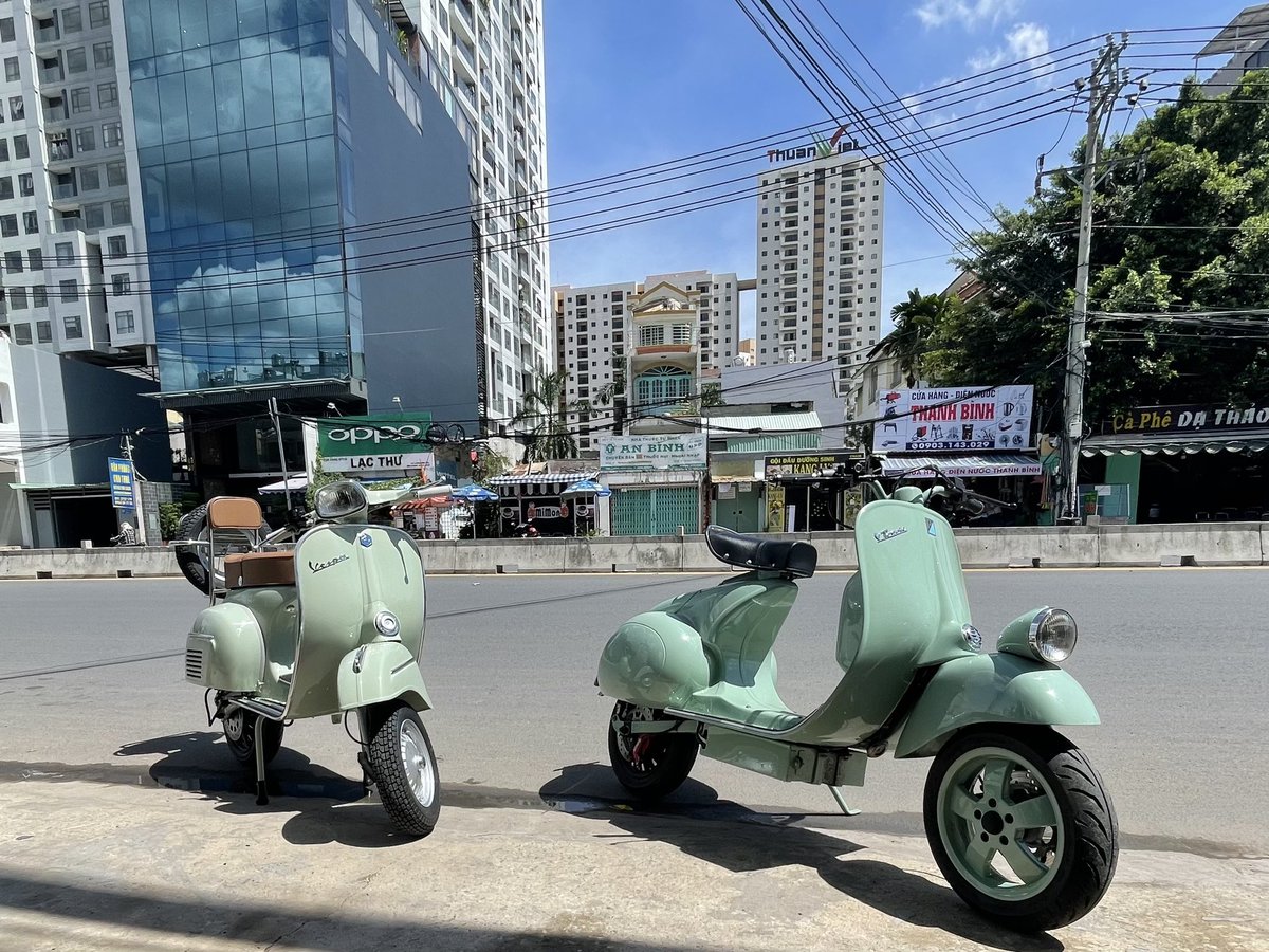 SSCvietnam's tweet photo. Going green today literally with a couple of 72v3000w Vintage EConversions #GoElectric #EV #VTronic #Plug&Play #Vespa #Electric #The Future https://t.co/EizBz7Pp6d