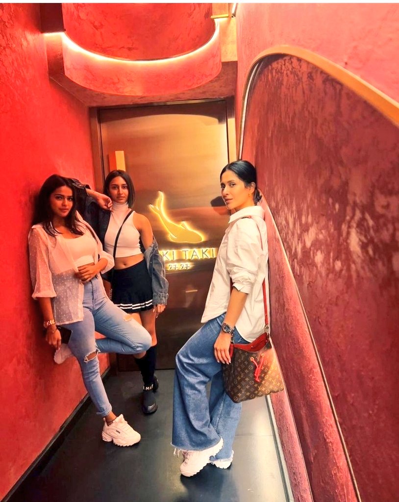 AK3Wonder's tweet photo. Charlie's Angels! Then & Now!π The swag of this girl squad is too good!ππ€
Friends forever.β€π§Ώ
#EricaFernandes @IamEJF #Sonyaa @realkingsonyaa #Shubhavi https://t.co/2yJrMf5KTj