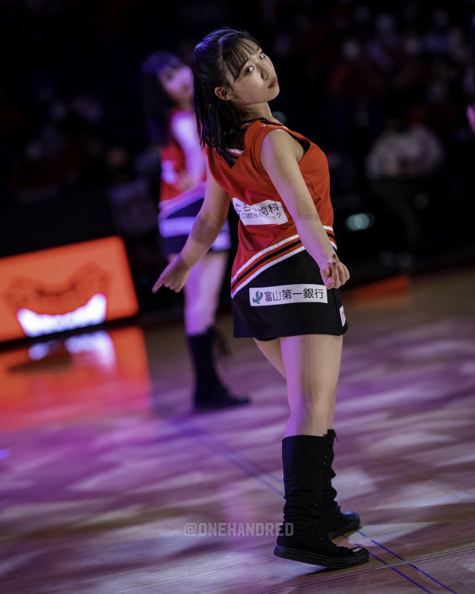 100_photo_hyaku's tweet photo. "中継カメラを意識してパフォーマンスするTeamGOWメンバーを初めて見た！"
っていう逸話を持つ、視線使い系NextBigThingさんは要注目。
#RaininFellas #TodrickHall
#ShapeOfYou #TRiECHOES
#MIINA #TeamGOW #Bチア

2022.3.20 vs島根
#富山グラウジーズ #Bリーグ https://t.co/lUJzUD8dED