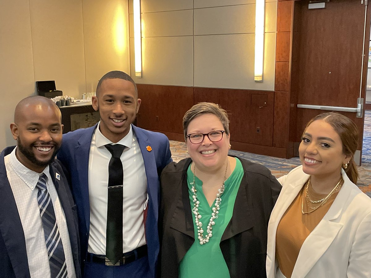 DrReginaHyatt's tweet photo. We had a GREAT @NASPAReg3 SSAO/Grad Student breakfast this morning! Shout out to our grad student hosts, @cspell9 &amp; @HellenPagoada who were awesome. And @TOPH3RR who is Engagement Coord extraordinaire. #SAPros https://t.co/L7vmer8flb