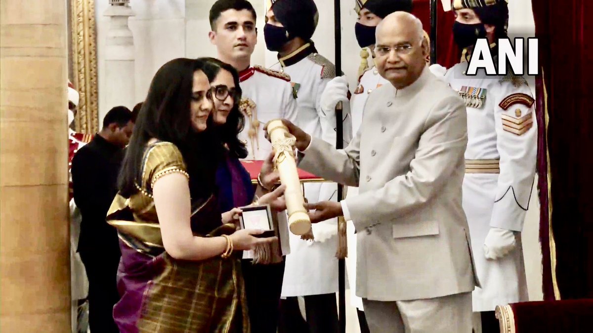 TinyDhillon's tweet photo. Daughters of CDS General Bipin Rawat, Kritika and Tarini receive his Padma Vibhushan award (posthumous)

Jai Hind 🇮🇳

Courtesy: @ANI https://t.co/oMJheyRh2x