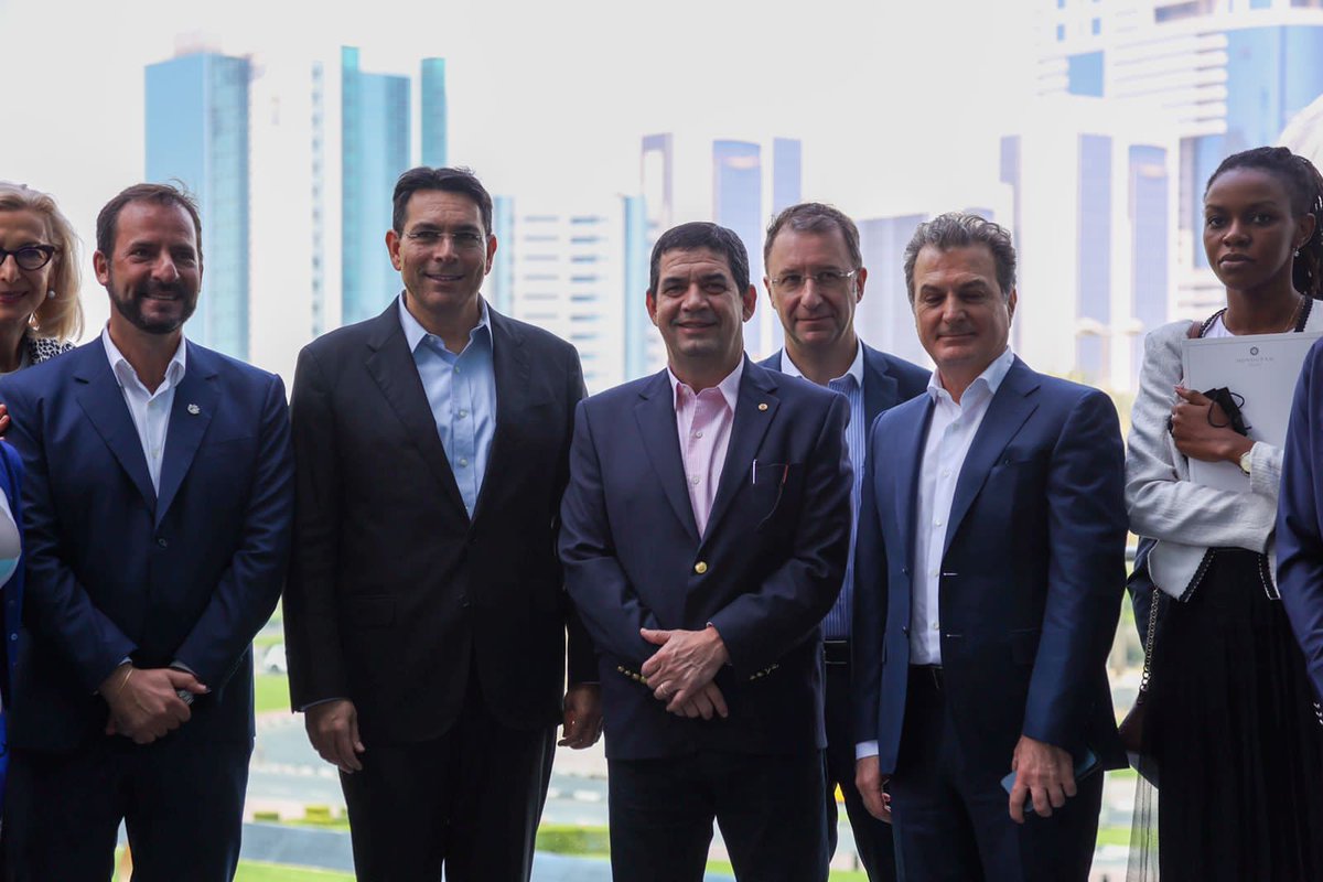 HugoMisionesPy's tweet photo. Tengo el gusto de representar a Paraguay en la Global Leadership Mission, que tiene lugar en los Emiratos Árabes Unidos, Israel y Baréin. Nuestro país busca aumentar su presencia en Medio Oriente, explorando nuevas oportunidades de inversión e intercambio tecnológico. 🇵🇾🌍 https://t.co/usstYQEcAj