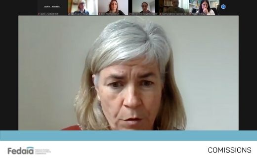 Reunits en la primera jornada de presentació de la Comissió de Defensa de Drets. La Raquel López dona la benvinguda i la Carme Calafat posa èmfasi en l'objectiu de la mateixa: la defensa de drets de manera transversal.

#FEDAIA #Comissió #DefensadeDrets