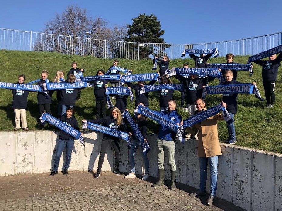 marcelbelt's tweet photo. Power to the #paling! 💪🐟💦
Voorafgaand aan de overhandiging van de #palingpetitie kwamen kinderen van basisschool De burcht uit Ede een kijkje nemen bij ons gemaal op Scheveningen. 
Dit is een van de vele gemalen van @hhdelfland waar de paling veilig door heen kan trekken. https://t.co/uC1MNJKqvj