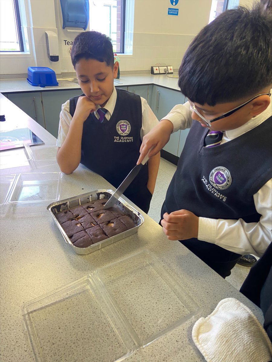 ActToan's tweet photo. Creamy, Chocolatey, Goodness. 

@oldhamacademy 

Chocolate Brownies being sliced up by some of our superstar Y8 Students! 

#cooking #oldham #lifeskills #baking #fromscratch https://t.co/pJrKTQ4sca