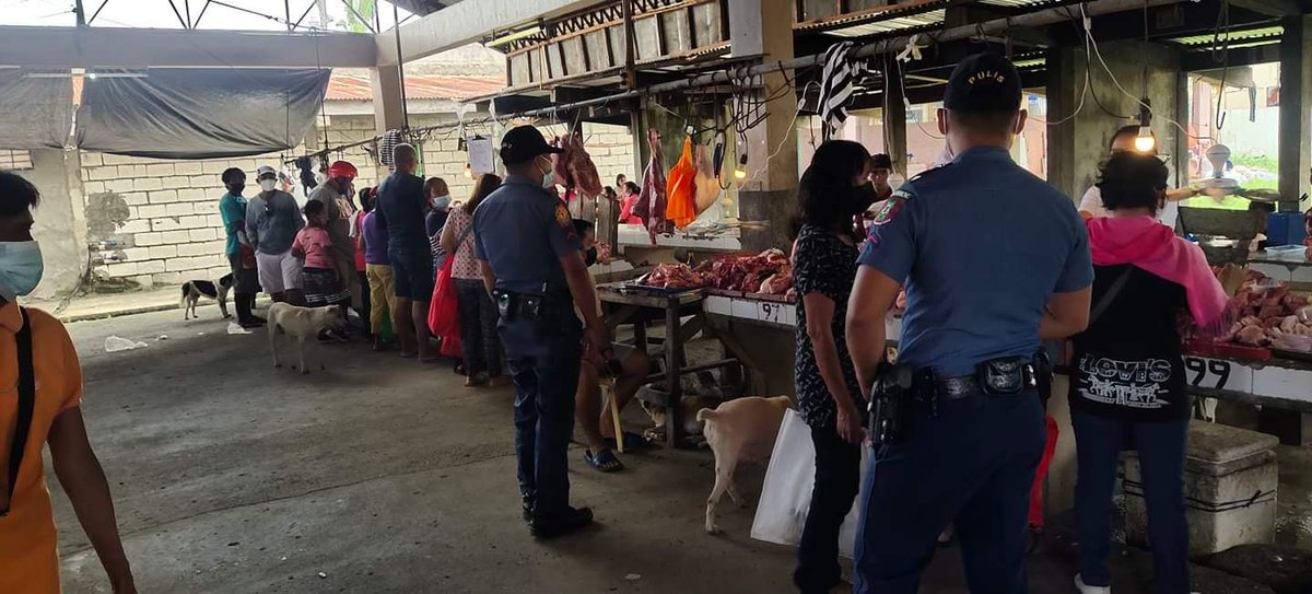 catigbianpsbppo's tweet photo. POLICE PRESENCE &amp; VISIBILITY @Catigbian Public Market 

#WeServeAndProtect
#TeamPNP 
#TeamPRO7AmigoCops 
#PNPCATIGBIAN 
#ProudToServeWithIntegrity https://t.co/s5dsQK1hmo