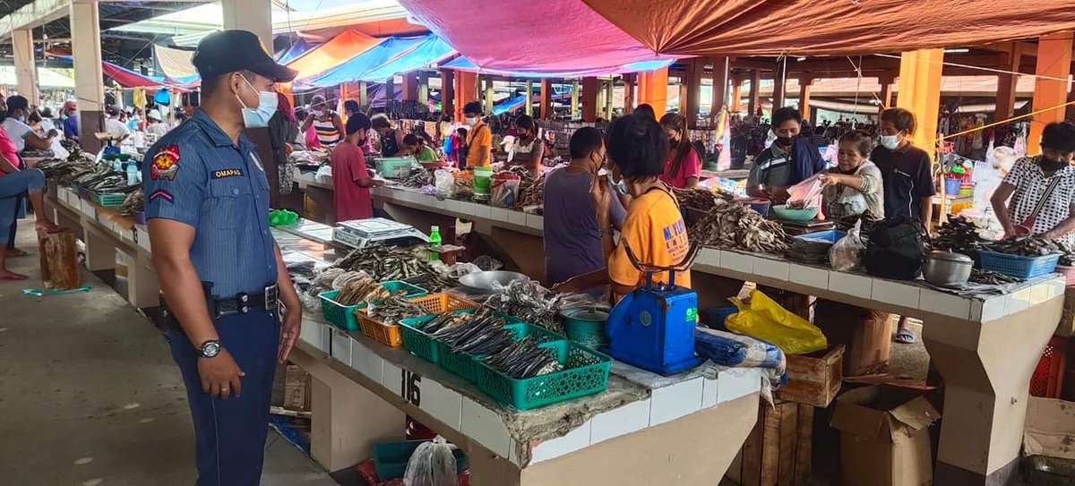 catigbianpsbppo's tweet photo. POLICE PRESENCE &amp; VISIBILITY @Catigbian Public Market 

#WeServeAndProtect
#TeamPNP 
#TeamPRO7AmigoCops 
#PNPCATIGBIAN 
#ProudToServeWithIntegrity https://t.co/s5dsQK1hmo