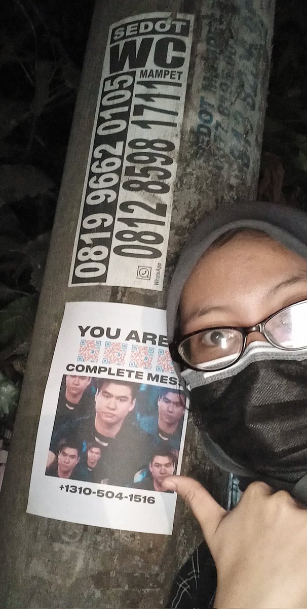 sayanglukebgt's tweet photo. Still joining this mission to promote @5SOS even though I know it's not as aesthetically pleasing as everyone else's. Well, What do you expect to do it in Indonesia other than hang it on a utility pole with a toilet suction poster ๐คท๐ปโโ๏ธ
#YOUAREACOMPLETEMESS #COMPLETEMESS https://t.co/XDmUrIVLys