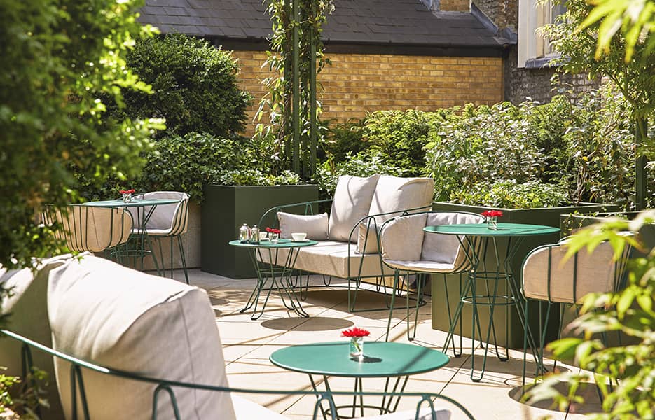 ergomonkey's tweet photo. Spring is finally here! 

What better way to welcome spring than some beautiful outdoor furniture images by @iSiMAR

Who wouldn't want to work outdoors with furniture like this? 

For more information on how you can transform your outdoor space contact us!

 #outdoorfurniture https://t.co/AwTQyt3s3X
