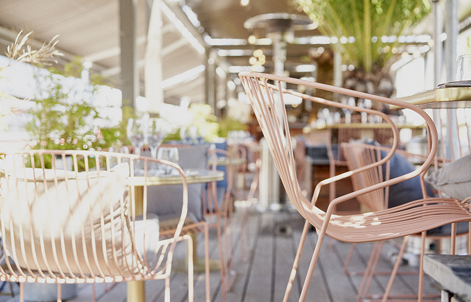 ergomonkey's tweet photo. Spring is finally here! 

What better way to welcome spring than some beautiful outdoor furniture images by @iSiMAR

Who wouldn't want to work outdoors with furniture like this? 

For more information on how you can transform your outdoor space contact us!

 #outdoorfurniture https://t.co/AwTQyt3s3X