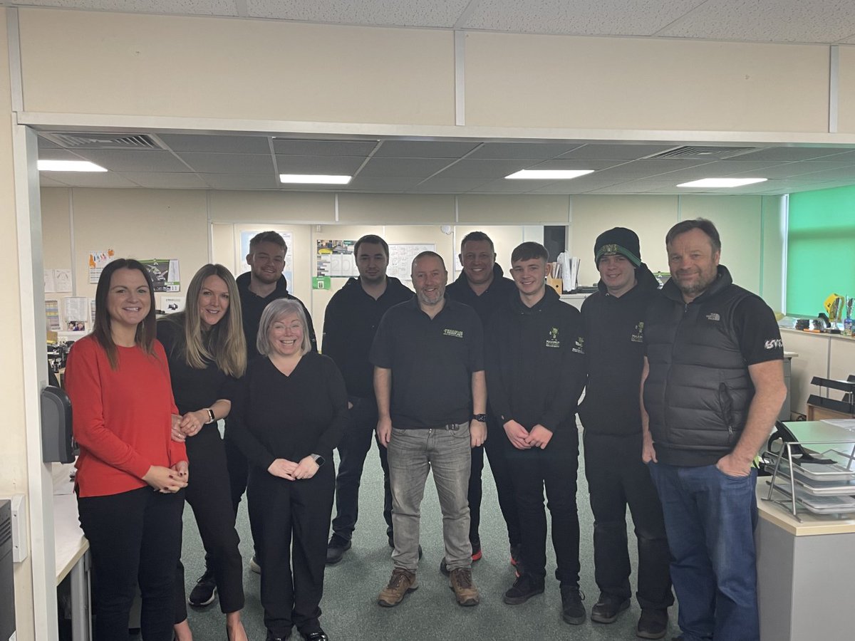 MaximumNetworks's tweet photo. 🏅20 YEAR SERVICE AWARD🏅

We love a good start to a Monday!

Congratulations to Mandy on your 20 years of service to the company! 

Thank you from all of us here at @MaximumNetworks for all your hard work!!

#maximumnetworks
#maximumit
#maximumsupport
#maximumservice https://t.co/stPqLeU4Hz