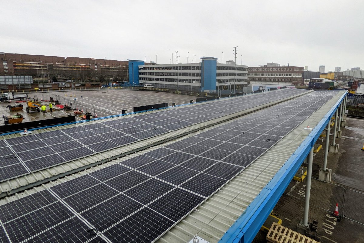 EVUKexpert's tweet photo. NEWSFLASH ⚡️Portsmouth aims for UK’s first ZERO emission port as solar project begins

•2,660 panels installed by by Autumn 2022
•To cover 98% of ports total energy use when used in tandem with upcoming battery storage project 

Read more here: https://t.co/0qtwEG0eMv https://t.co/KZJDUtGMvN