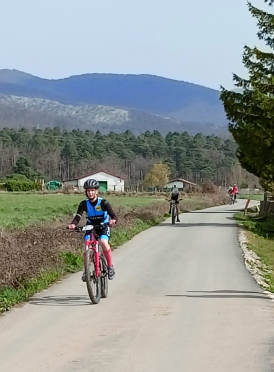 MRCIntegrales's tweet photo. Fin de Semana deportivo con muchos frentes:
- Chicas de Osasuna: Victoria frente al líder 2-0
- Victoria de los chicos por 3-0 al Levante
- Duatlón de Alsasua con nuestros peques

Como nos gustan estos findes de semana deportivos 💪🏻💪🏻 https://t.co/eGVqwMVOAy
