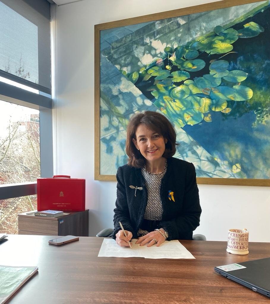 Jochurchill_MP's tweet photo. Very excited to be signing legislation to make #geneediting research easier. More resilient crops are key to meeting the challenges of climate change &amp; food security and we are giving our researchers and farmers the tools they need to achieve this. https://t.co/nIW6ON6H3N