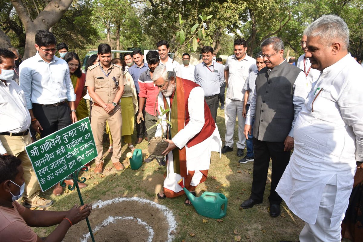 byadavbjp's tweet photo. Celebrated #InternationalDayofForests at National Zoological Park with plantation of 75 saplings with team @moefcc to commemorate 75 yrs of Indian Independence.

I appeal to all, especially my young friends, to come forward and contribute towards forest conservation. https://t.co/DlVH6KcAcS