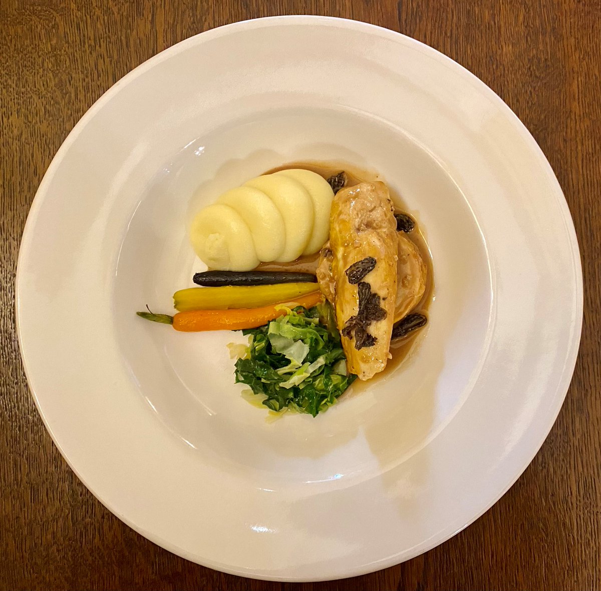 HBatInnholders's tweet photo. We had the absolute pleasure of hosting one of the #WorshipfulCompanyofInnholders past masters for a birthday celebration lunch on Saturday.
From the whole team, Happy Birthday Bill!
#HappyBirthday #Lunch #Celebrate #privatedining #cake #halibut #cornfedchicken #chocolate https://t.co/KwKzudtui5