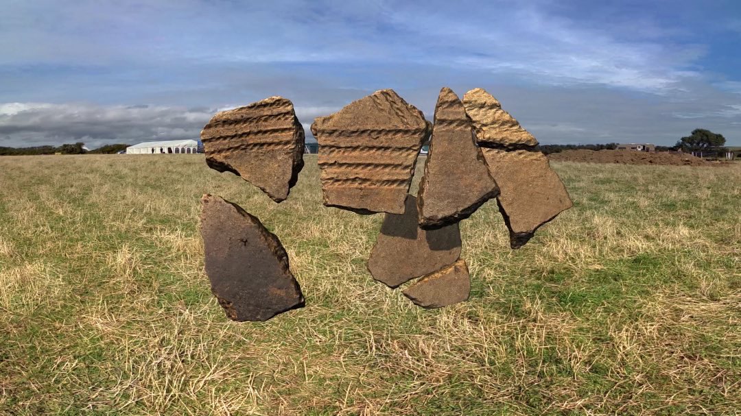 MattBearClark's tweet photo. A stunning piece of Bronze Age Trevisker Ware pottery, as seen in the new episode of Time Team. It was a classic sequence to create, a very ‘Time Team’ moment too. #Archaeology #3D #Boden #Cornwall #timeteam #shadowtorstudios @thetimeteam https://t.co/cL4znflWaD