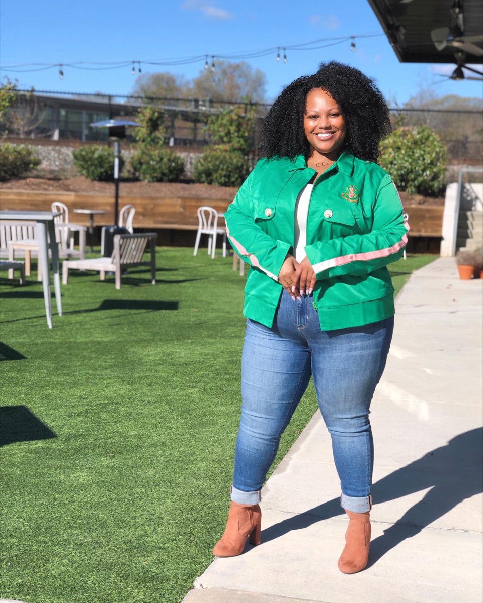BDeniseCole's tweet photo. I’m welcoming in the beauty and opportunities of spring in my AKA Color block cropped trench featured in the March 2022 @ivystorehouse Ivy Box. #aka #alphakappaalpha #ivybox #ivyboxambassador #ivystorehouse https://t.co/NlniIrTAum