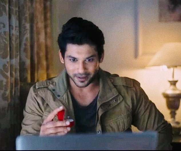 Mysha_VibeCheck's tweet photo. Pov : That’s you onscreen!
#SidharthShukla•#AgMagic•#BrokenButBeautiful3•#AgastyaRao https://t.co/BzKA5TZl3T
