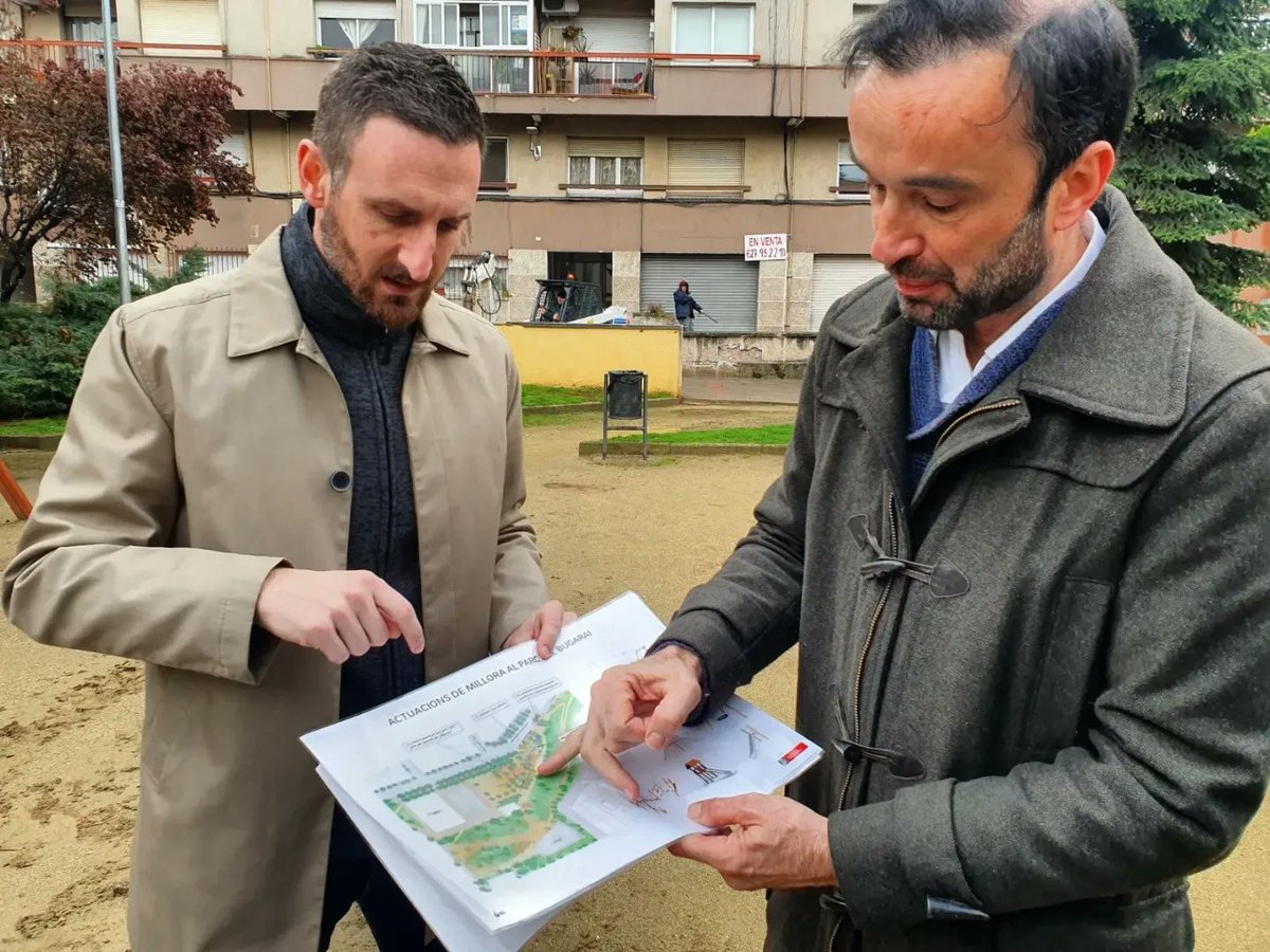 IsidrePineda's tweet photo. Comencem les obres de millora als 3 parcs del #Bugarai!
La placeta de Jacint Verdaguer, el Parc del Bugarai i la plaça de Lluís Artigas seran objecte de millora durant els propers mesos en una renovació que modernitzarà els espais verds d'aquest barri emblemàtic #CaldesDeMontbui https://t.co/O5aQRuttJm