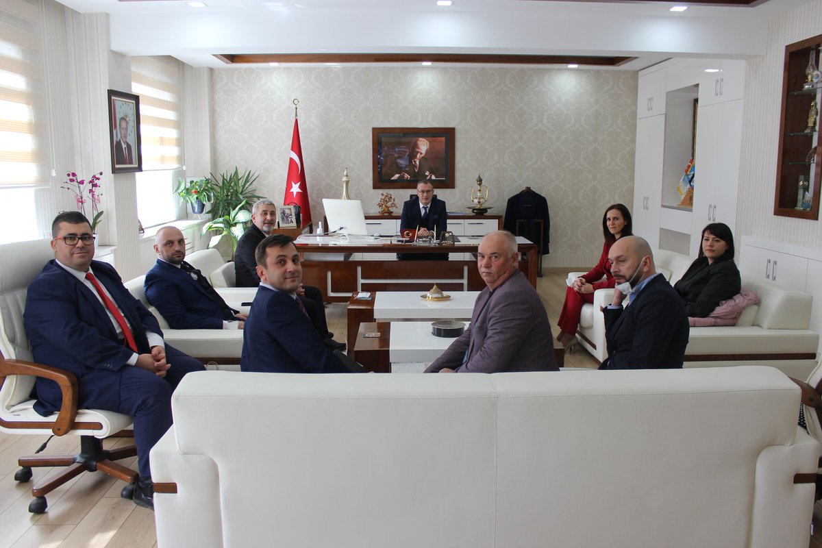 İlçemizdeki 17 okul ile Kosovadaki eşdeğer okullar arasındaki protokoller çerçevesinde süre gelen ortak projeler hakkında Kosova Prizren İl Eğitim Müdüresi <a href="/Gutaj_veselaj/">LuljetaVeselajGutaj</a>, Kosova Türk Öğretmenler Dernek Başkanı Erol KALA ve beraberlerindeki heyetle değerlendirmelerde bulunduk.