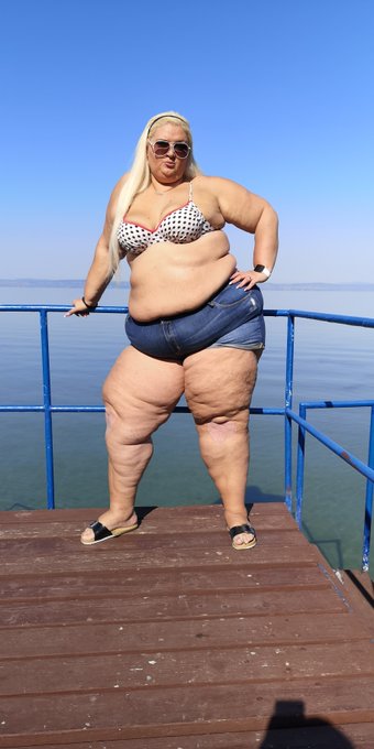 Free photos of me! https://t.co/4WEeWarlpI
#curvy #curvygirl #plussize #plussizefashion #bodypositive