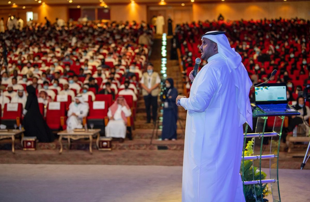 UQUPresident's tweet photo. سعدت اليوم بلقاء طلبة جامعة #أم_القرى في لقاء مفتوح بحضور قيادات الجامعة تم خلاله شرح عددا من المواضيع الاكاديمية والتعليمية التي تعمل عليها الجامعة حاليا لتحسين تجربة الطالب وإعادة هيكلة الخطط الدراسية لجميع البرامج، وكذلك الإجابة عن استفساراتهم المتعلقة بالأمور الأكاديمية. https://t.co/fDdIgv3ayx