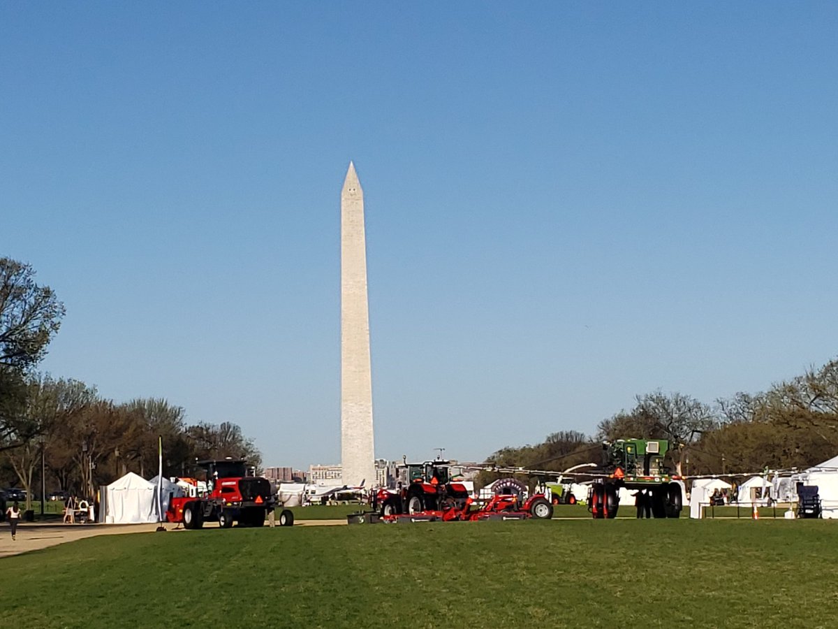 Not something you see every day... Looks like a farm show in the nation's Capital! #agonthemall