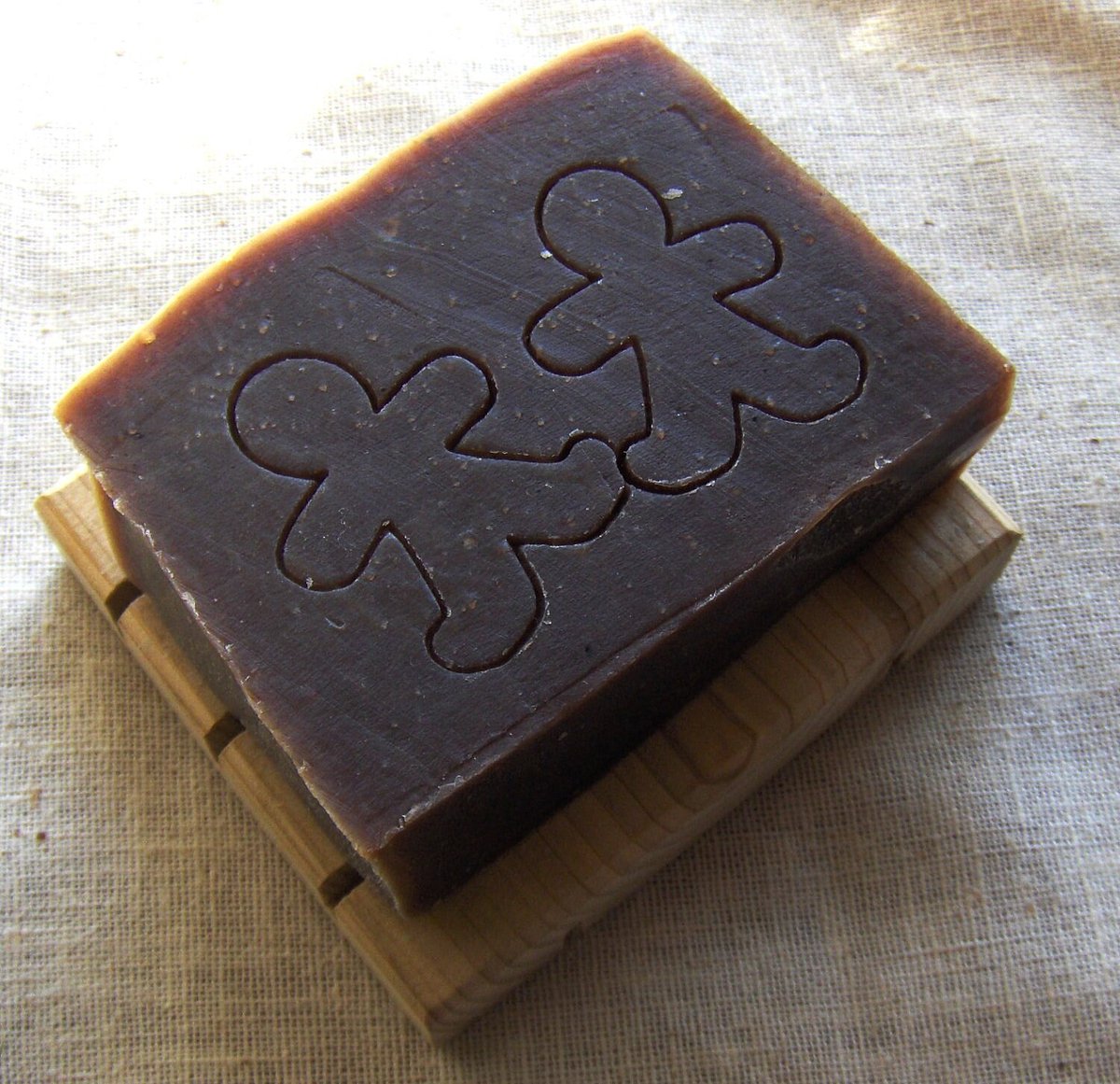aquarianbath's tweet photo. Thanks for the kind words! ★★★★★ "My husband likes the first one I bought and now he has another. Lol….thank you for fast shipping 🌸" Lisa https://t.co/wnmDYfVCdE #gingerbread #vegansoap #slsfreesoap #christmassoap #gingerbreadsoap #gingerbread https://t.co/qdareBvfrV