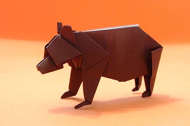 STTuzecan's tweet photo. #paperbear Rusya'nın önünde iki seçenek var.
Ya, bu ilkel haliyle kalıp, nüfusu da hızla azaldığı için, Çin'e bağımlı bir hammadde ülkesi olarak geleceğe bakacak.
Ya da, medenileşip, Avrupa'yla eklemlenip Batı'nın Avrasya uzantısı olacak.
Bu duruma, Rusya'yı saldırganlıkla https://t.co/iXgKREzsvl