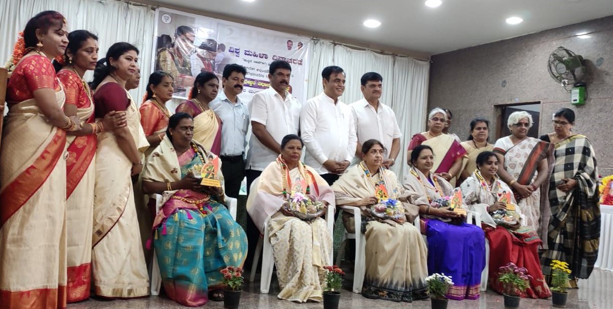 TaarasCoalition's tweet photo. We wish to congratulate our leader Smt. Pushpalatha, Founder Director of Swathi Mahila Sangha for receiving Women Achievers Award - 2022 from Govt of Karnataka. We thank @drashwathcn Minister of Higher Education. GOK.
#InternationalWomensDay2022 
#Communitystrengthening https://t.co/br0maMtvTz