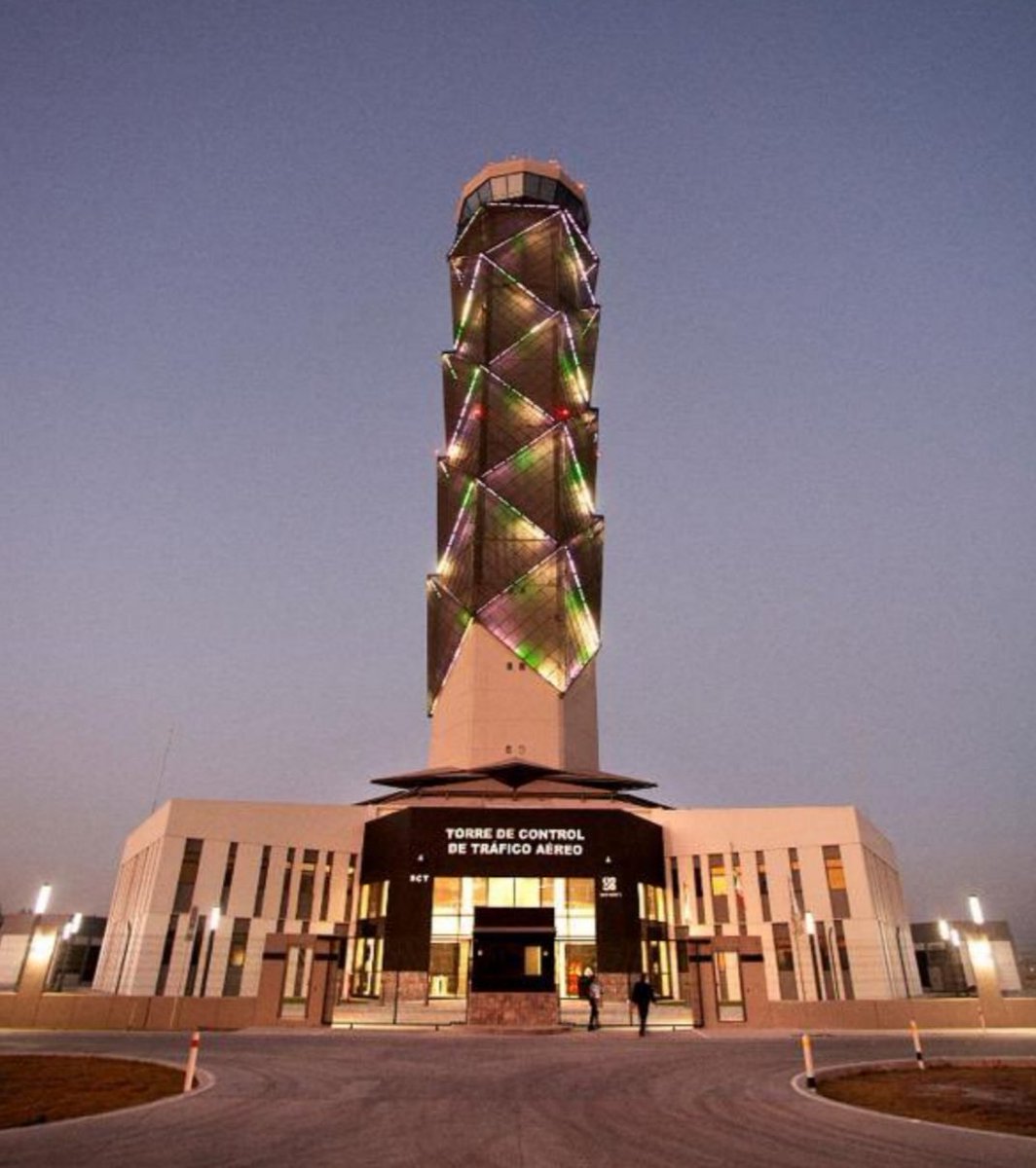 Nunca había sido testigo que un presidente cumpliera con lo prometido. Jamás había visto a uno caminar como igual junto a cualquier ciudadano. Que trabajara sin parar... Jamás había sentido orgullo, al pronunciar su nombre. Hoy, lo hago: López Obrador es mi presidente. #AIFA