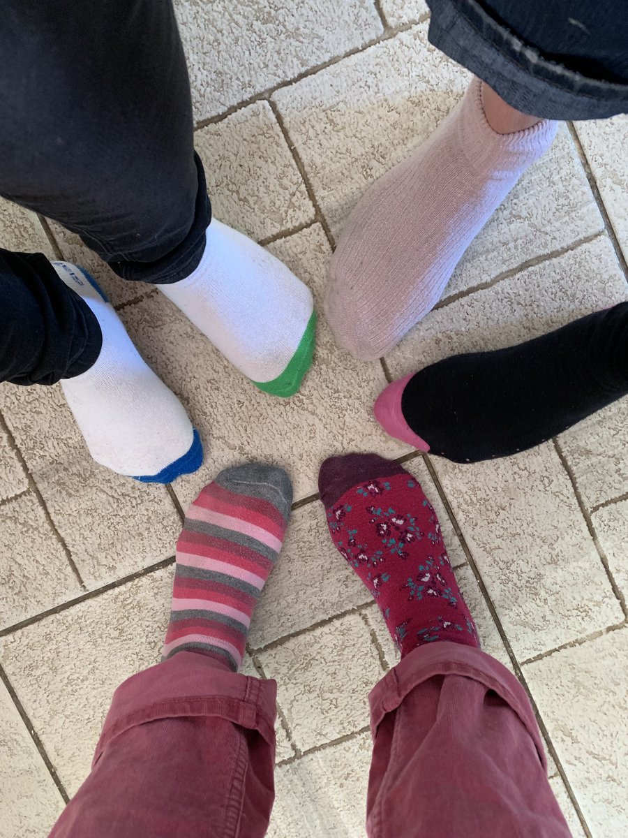KLironi's tweet photo. Hip hop happy world down’s syndrome day from the Lir-macs ❤️💋🧦😊 @DSScotland @creepingbentorg #inclusion #oddsocks https://t.co/zkkO9IZAY1