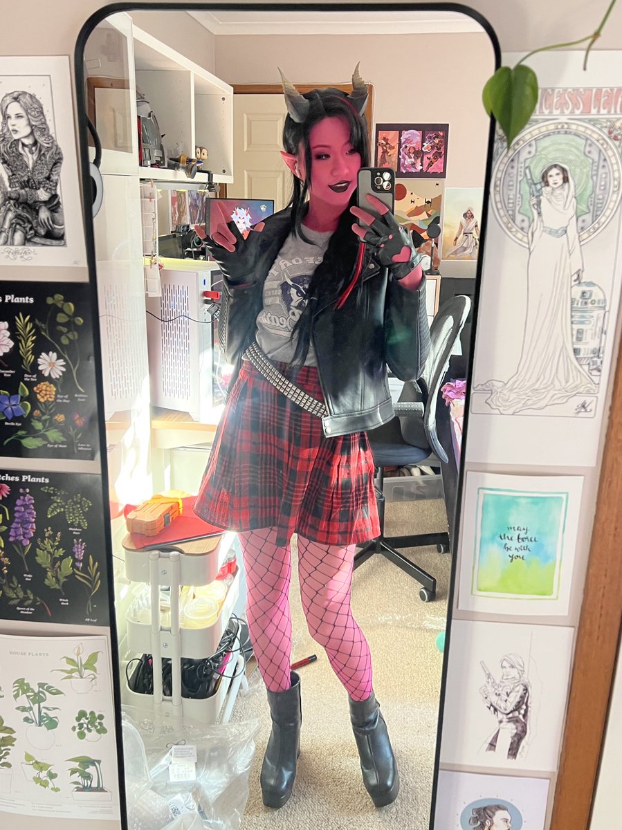 emjainecosplay's tweet photo. HERE'S THE FULL FIG FAETH FIT 🔥🔥🔥

ok now everyone go watch @dimension20show immediately https://t.co/cIh25Ofhjv