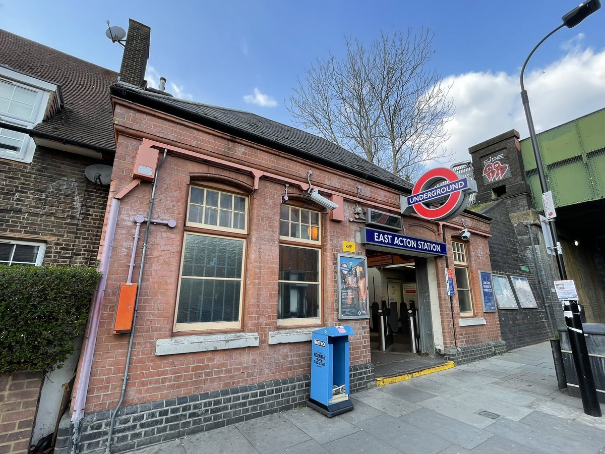 EssexHebridean's tweet photo. We did a bit more #UndergroundOverground yesterday - a spur of the moment to walk Shepherd’s Bush > Ealing Broadway on the Central - some really interesting areas to walk through, and the cutest little station building at East Acton! https://t.co/dNCAETvqCn