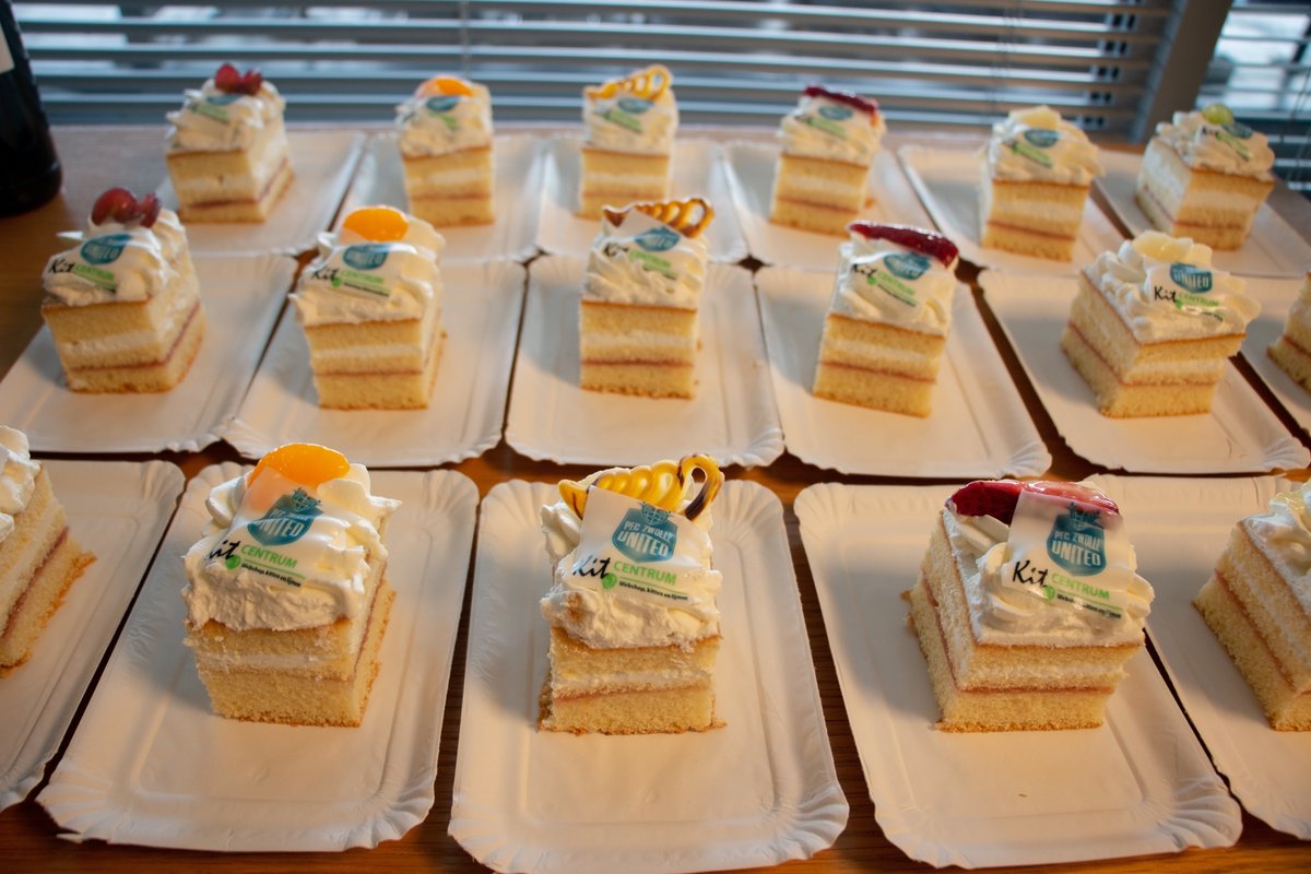 Afgelopen week zijn de Mannen van Frion in nieuwe werkkleding gestoken door maatschappelijk partner <a href="/Kitcentrum/">Kitcentrum.nl</a>. PEC Zwolle United zorgde voor een welverdiende traktatie in de skybox van Clubhuis Regio Zwolle.

Bedankt voor jullie inzet, mannen! 👊🏼 #samenpeczwolle #meerdanvoetbal