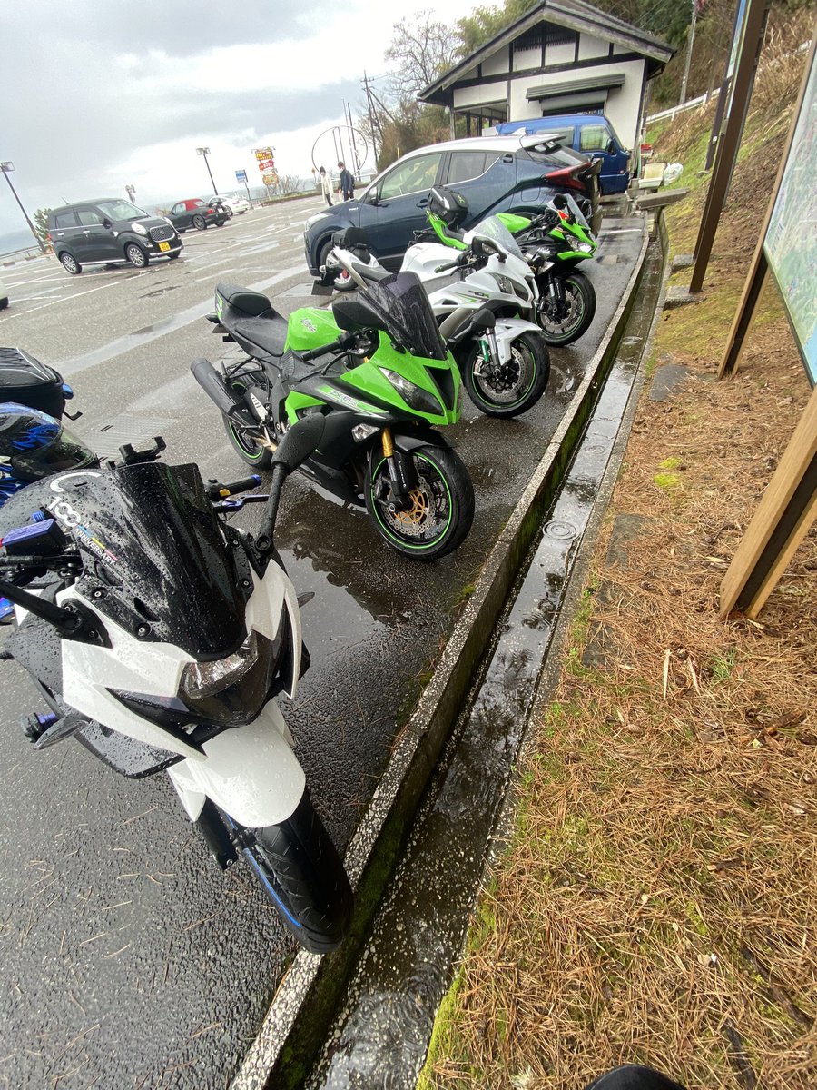 バイク乗りかえたので😊
バイク乗りとして軽く自己紹介
名前：おとも
性別：おとこ
年齢：30代
住み：富山
愛車：zx10r
趣味：🍺🛵🏂🐱
一言  :  富山近辺を走ってます😊
              気軽に絡んでください✌️
#バイク乗りとして軽く自己紹介
#バイク乗りと繋がりたい
#バイク好きと繋がりたい
#10r