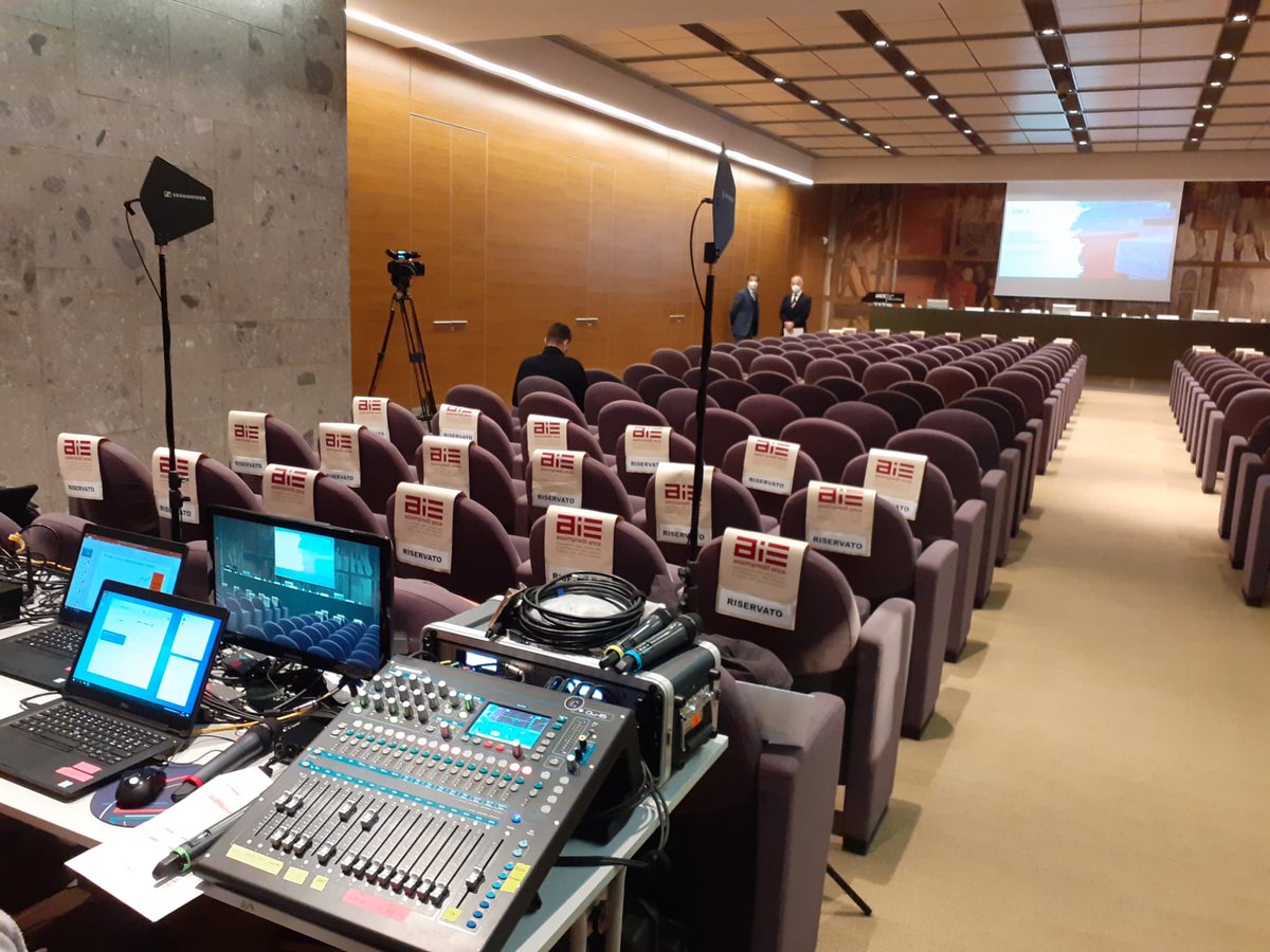 #21marzoAssimpredil
Tutto pronto per l'Assemblea Straordinaria di Assimpredil Ance, che avrà inizio alle ore 10
Link per seguire i lavori qui
▶️ t-session.com/live/h3s8k1-AN…