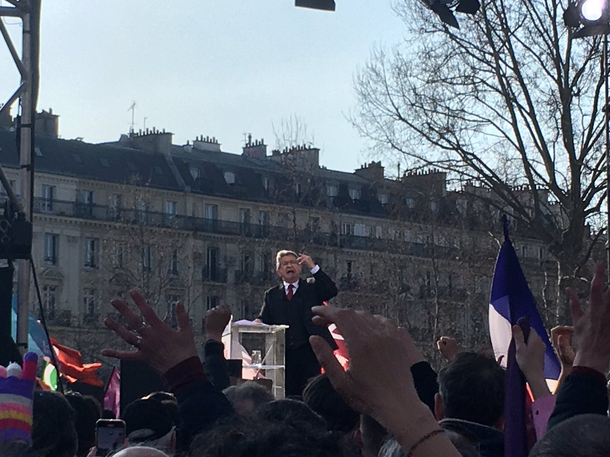 Présents ce week end à la #MarchePourLa6eRepublique ! Nous étions 100 000 et je vous avoue que ça fait du bien!