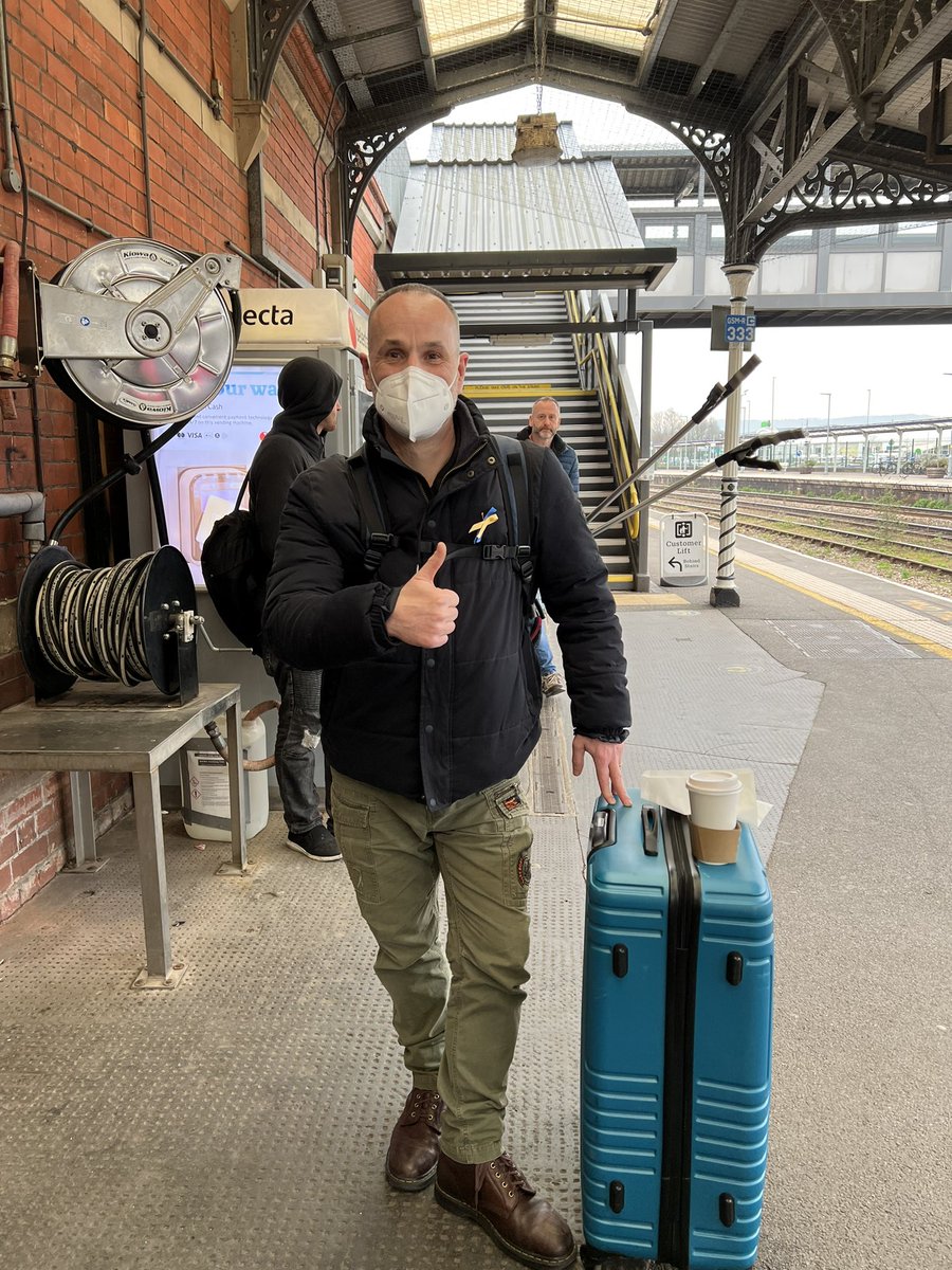 MatSouthwell's tweet photo. Travelling kitted up to deliver 3 days of #P2P field work for @Cranstoun_org. Learning about public injecting and how to promote #saferinjecting #peerworks #empowerchange https://t.co/5O6ZfFoNY4