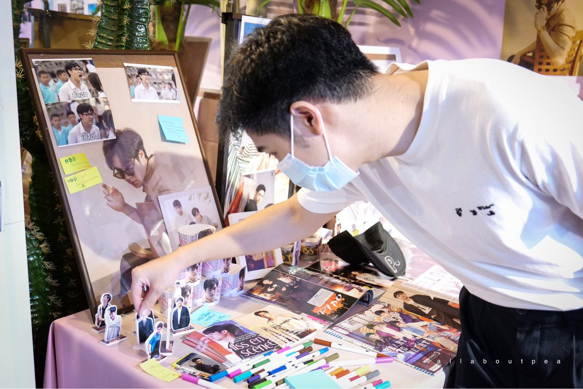 allaboutPEA's tweet photo. โอ้โห นี่มันสาระพัดของกุ๊กกิ๊ก 

@ppeatrs 
#Ppeatrs #NadaoArtist  
#MissEnSceneofPEATRS https://t.co/nTpzq2cBwM