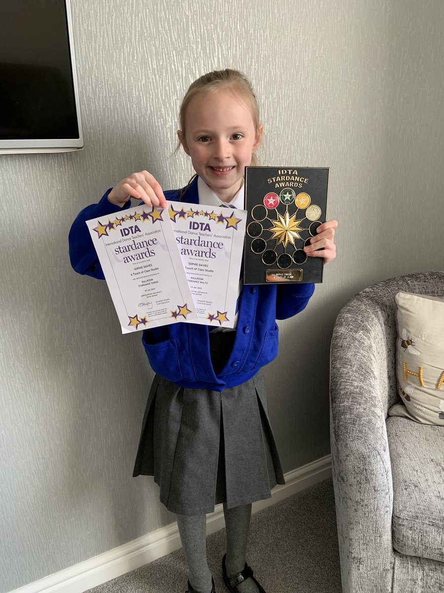 83Leond's tweet photo. What a brilliant weekend
Achieving 2 star dance awards for tango and waltz as well as being player of the match for her football team and to top it off receiving a signed copy of a book from one of her favourite authors #JuliaDonaldson
@Year3sunnybank @gorkamarquez1 @Vision_M_A_T https://t.co/RDsIhtxmmm