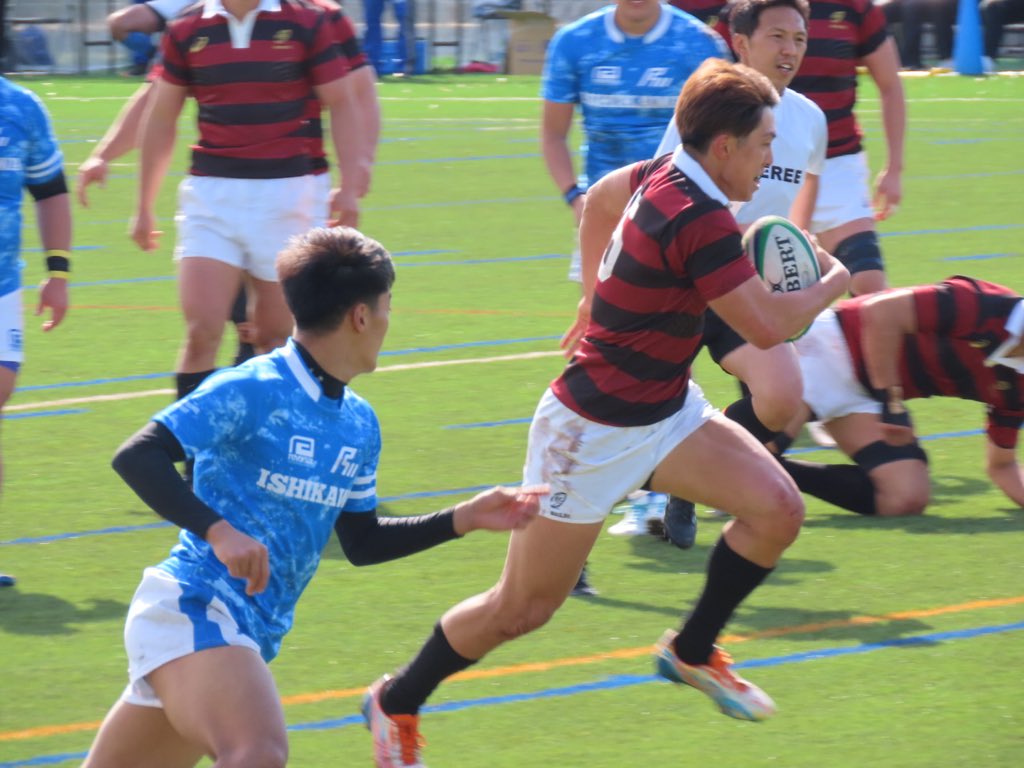 HidekiTakahash5's tweet photo. 金沢市営球技場
石川県ラグビーフットボール協会
創立70周年記念試合
オール早稲田、オール石川戦から

ディフェンスのギャップを鮮やかにブレイクするFB河瀬諒介！ https://t.co/RXLr7fETPh