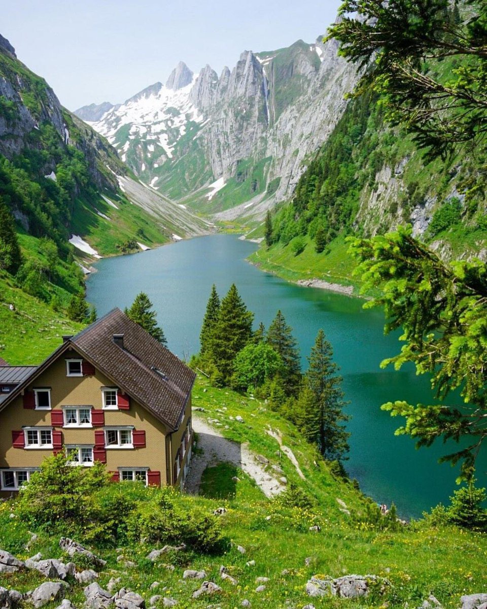 This is so boring to live here.. 😳 Mountain Lodge overlooking Fälensee Lake in Switzerland 🇨🇭 

📸 IG hikewithme_ch