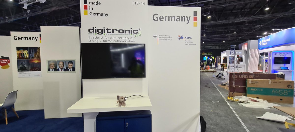 digitronic_net's tweet photo. Hoher Besuch am German Pavilion des @TeleTrusT_Info Gemeinschaftsstandes: Gleich am ersten Messetag kam der Polizeipräsident von #Dubai vorbei. #GISECGlobal #Messe #ITSecurity #digitronic https://t.co/zFD4Er9kIB